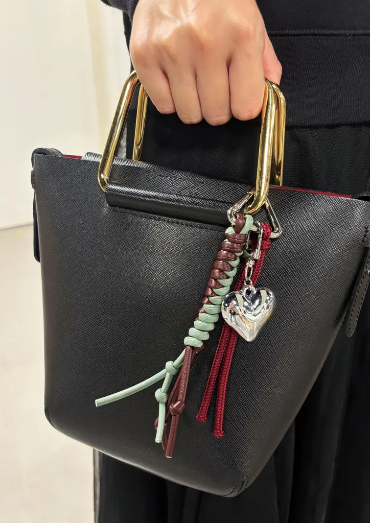 【la.f…(ラエフ)】2025年ウインターフェアを開催。オリジナルノベルティチャームをプレゼント。 画像 2