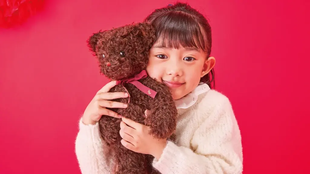 ファミリア「Christmas Collection 2025」ホワイトクリスマスがテーマの新作ツイードアイテムが登場！ 画像 5