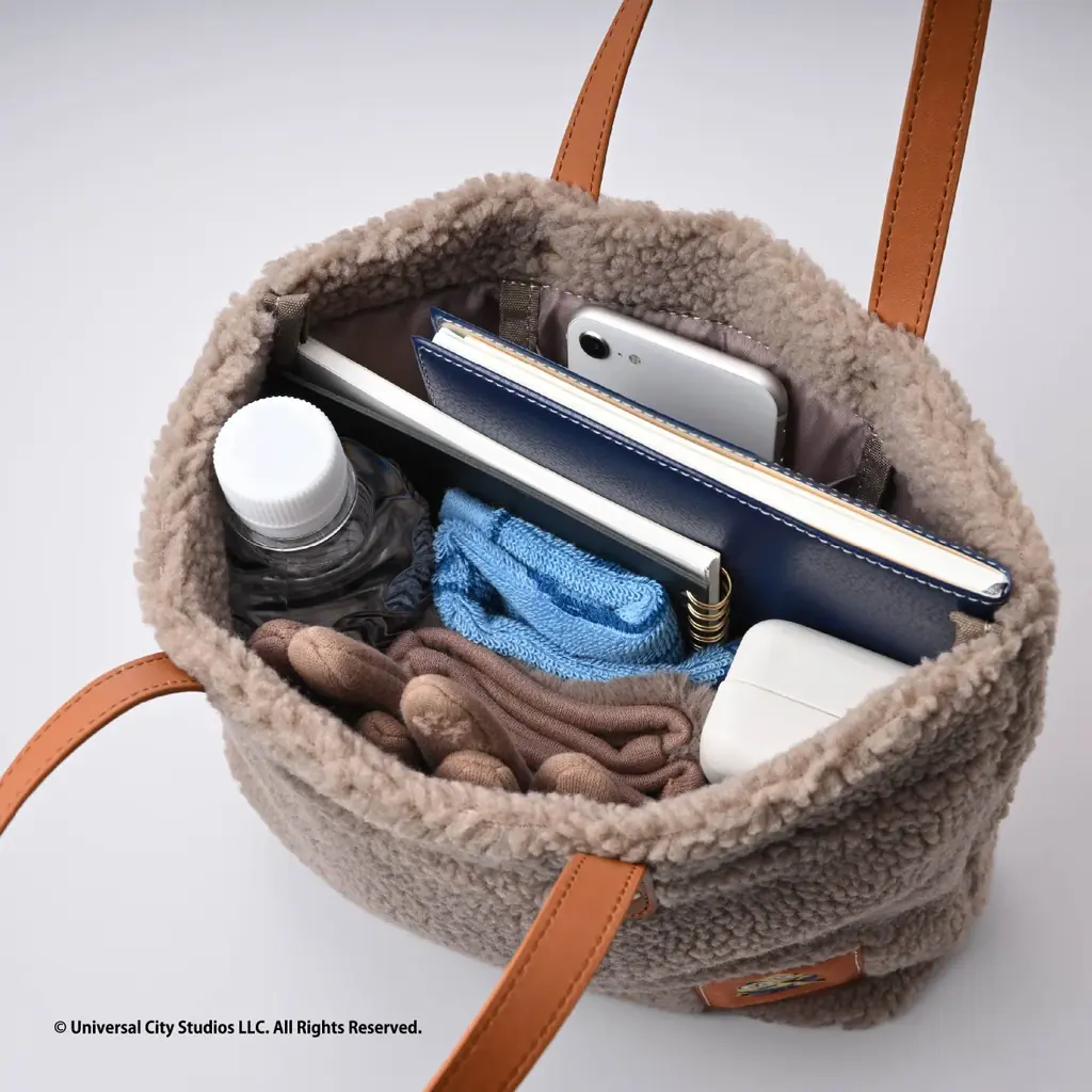 「ミニオン」と『カフェ・ド・クリエ』が初コラボ　おんぶをする姿やぎゅっと密着するミニオンたちがキュート！＜ミニオンズ＞カフェ・ド・クリエ ハッピーバッグ 11月19日（水）より事前予約を開始 画像 7