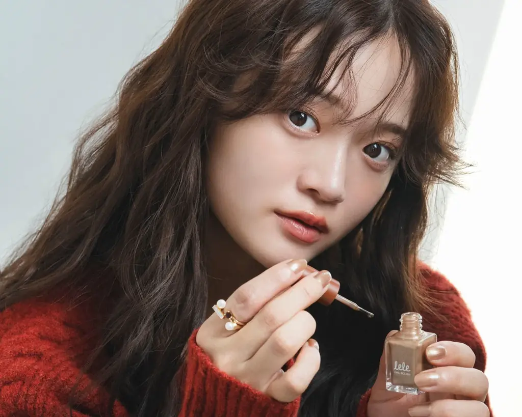 田久保 夏鈴がプロデュースするネイルブランド「lele（レレ）」11月14日（金）21時より、クリスマスコレクション2色が新発売 画像 1