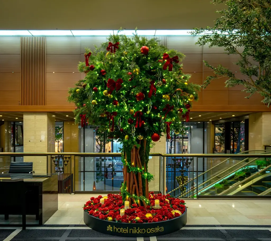 【ホテル日航大阪】11月11日よりロビーにクリスマスツリーが登場 画像 1