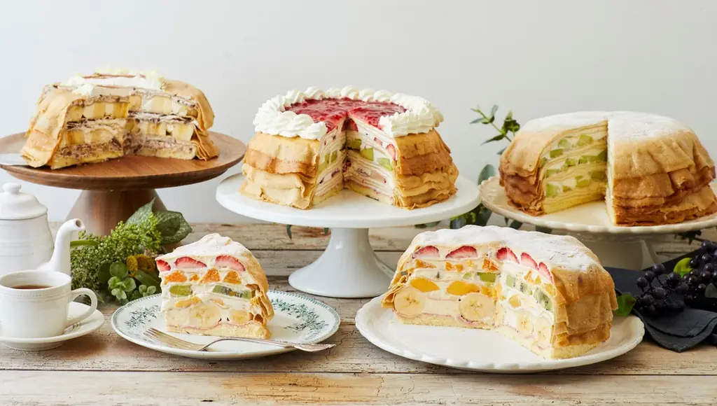 【Afternoon Tea LOVE&TABLE】苺、ブルーベリー、ラズベリーのクリスマスケーキ風ミルクレープや、ラ・フランス×キャラメルの新作など 画像 10