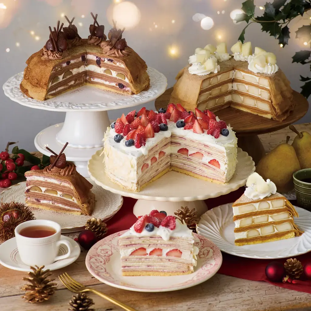 【Afternoon Tea LOVE&TABLE】苺、ブルーベリー、ラズベリーのクリスマスケーキ風ミルクレープや、ラ・フランス×キャラメルの新作など 画像 3
