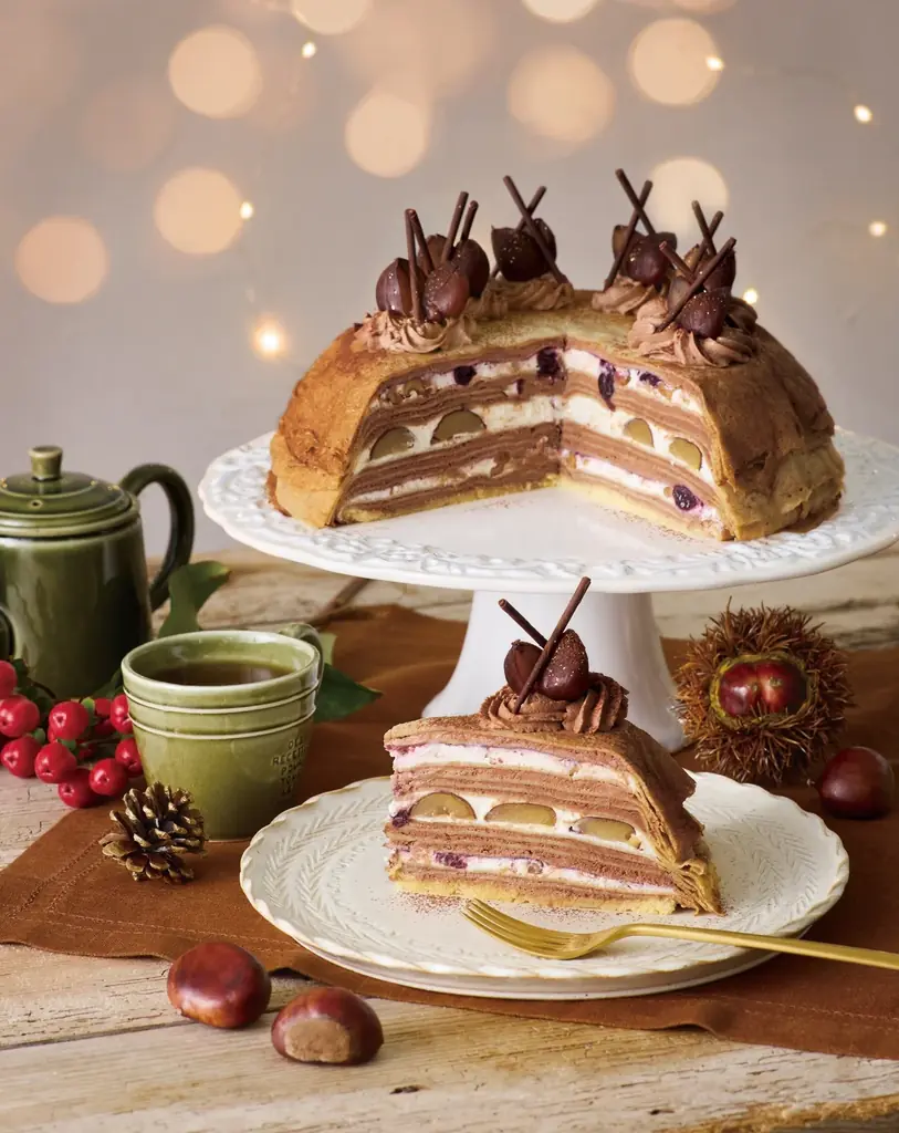 【Afternoon Tea LOVE&TABLE】苺、ブルーベリー、ラズベリーのクリスマスケーキ風ミルクレープや、ラ・フランス×キャラメルの新作など 画像 7