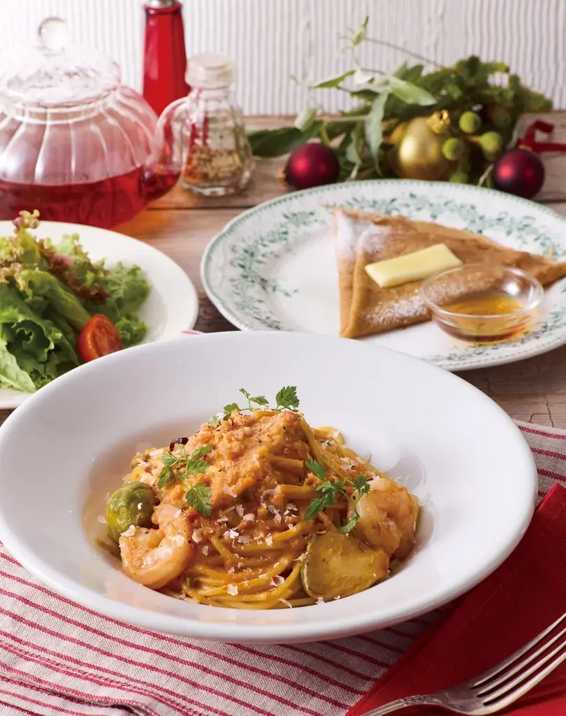 【Afternoon Tea LOVE&TABLE】苺、ブルーベリー、ラズベリーのクリスマスケーキ風ミルクレープや、ラ・フランス×キャラメルの新作など 画像 9