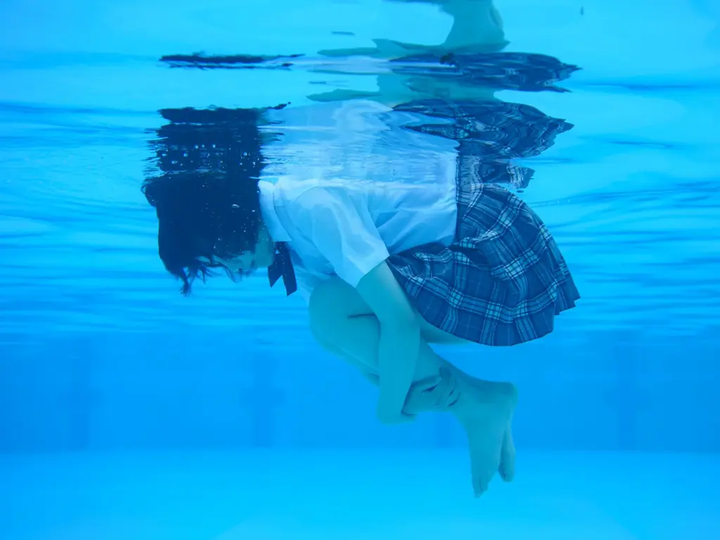 均一な制服の下に隠さた個性――写真家・青山裕企のベストセラー『SCHOOLGIRL COMPLEX』最新作が７年ぶりに発売 画像 3