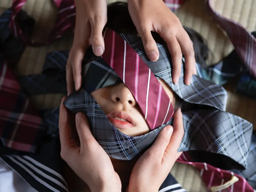 均一な制服の下に隠さた個性――写真家・青山裕企のベストセラー『SCHOOLGIRL COMPLEX』最新作が７年ぶりに発売 画像 5