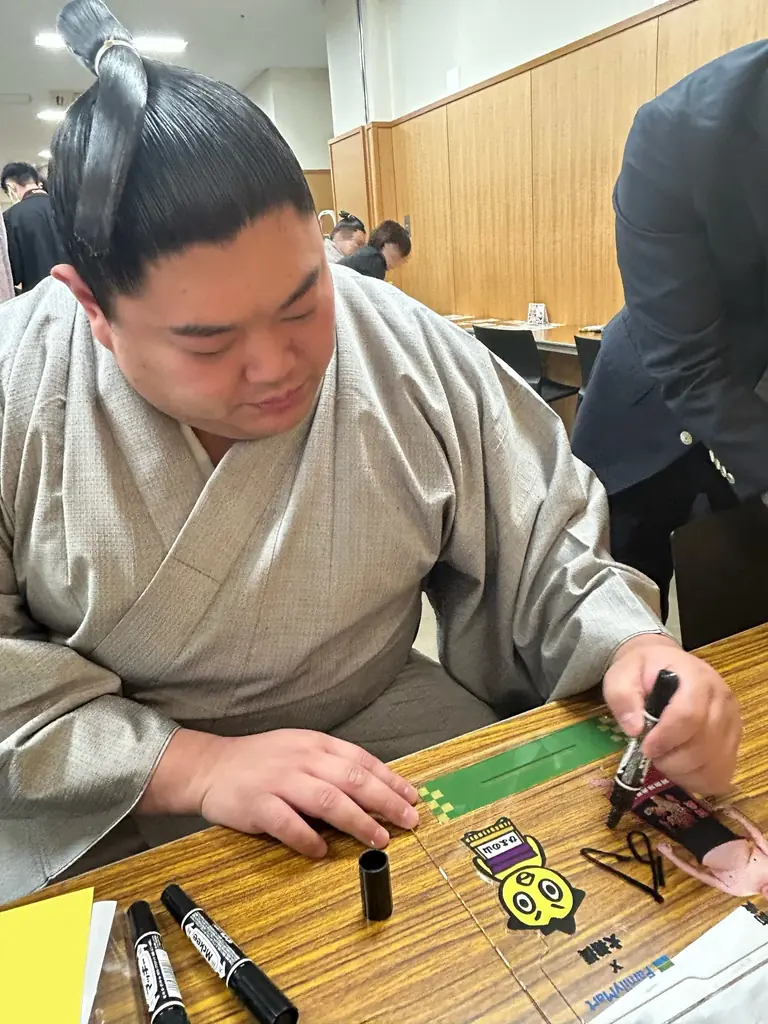 盛り上がる十一月場所！令和八年大相撲一月場所観戦チケットが当たるキャンペーン実施中　人気力士のオフショット＆十一月場所意気込みコメントを公開～1万円相当のファミマポイントが当たるXキャンペーンも開始～ 画像 3