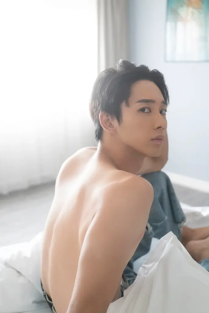 俳優デビュー10周年のメモリアルな一冊が誕生！繊細さと大胆さと色気で魅せる！「初めての近藤頌利」が詰まった写真集発売！ 画像 5