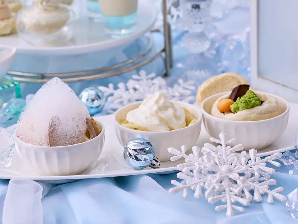 「ぼく、シマエナガ。」コラボレーション【シマエナガランチ 冬～Like Afternoon Tea～】ホリデーシーズンを華やかに彩るラグジュアリーなゆめかわランチ♪ 画像 5