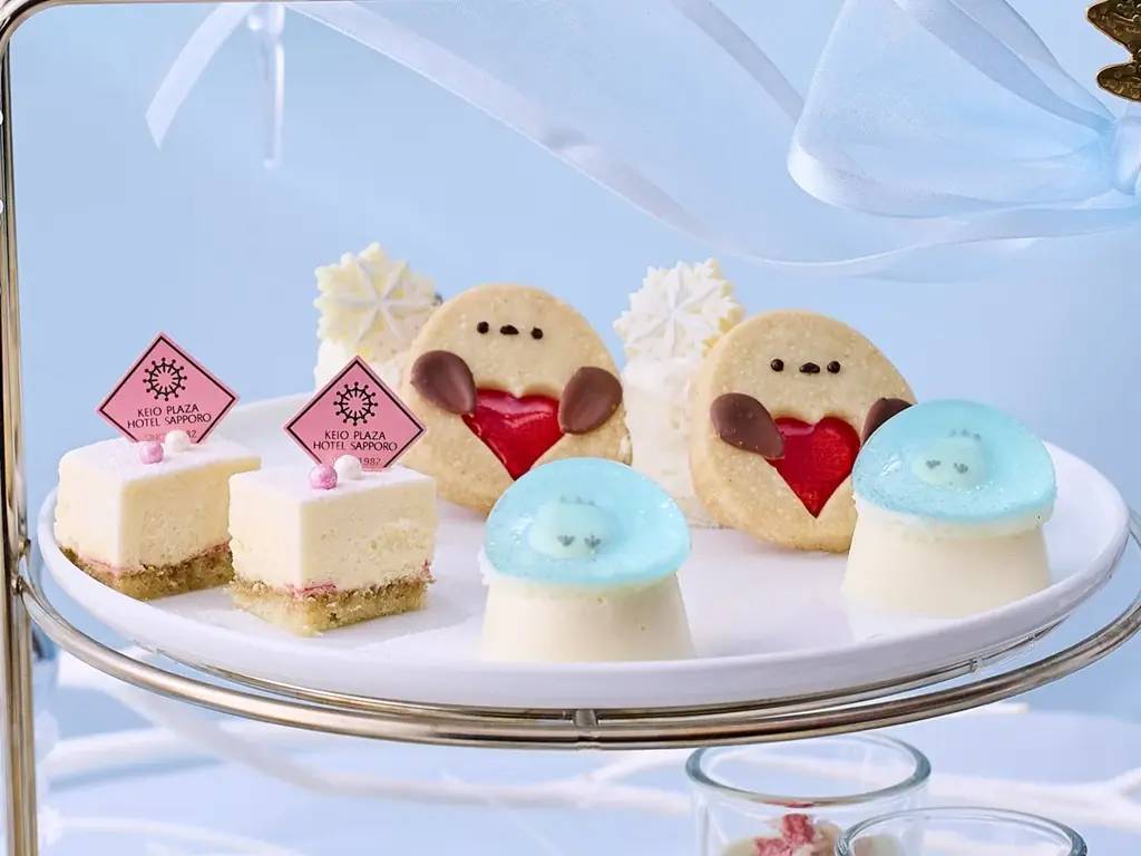 「ぼく、シマエナガ。」コラボレーション【シマエナガランチ 冬～Like Afternoon Tea～】ホリデーシーズンを華やかに彩るラグジュアリーなゆめかわランチ♪ 画像 7