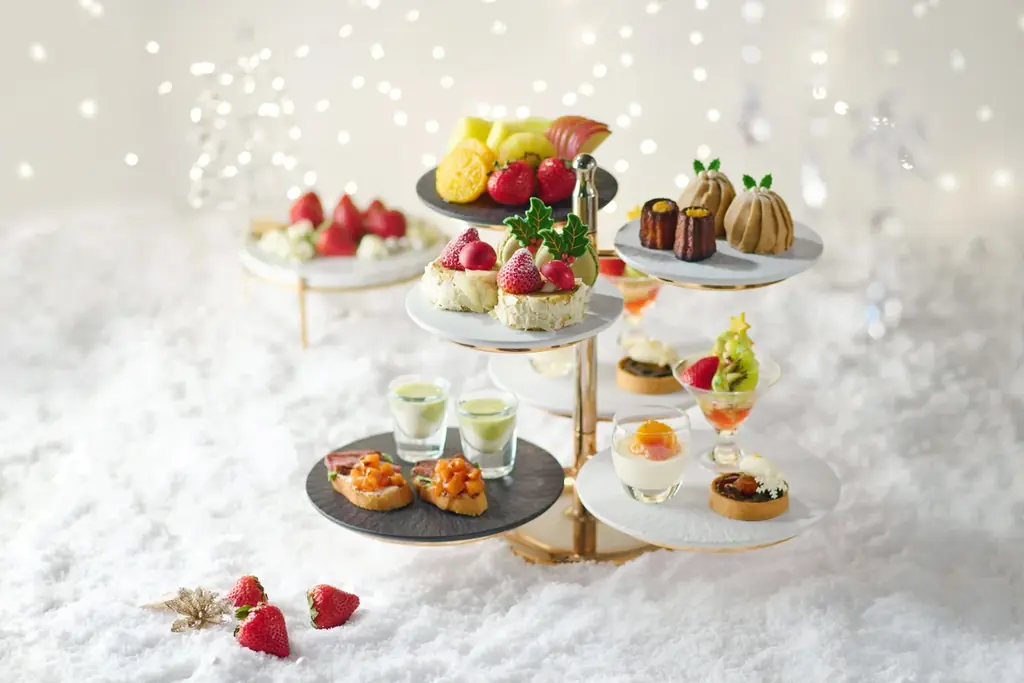 【国産いちごなど旬のフルーツが彩るクリスマススイーツ】老舗青果仲卸が手がけるレストラン「DEK」で「クリスマスアフタヌーンティー」を開催（11/22〜12/25） 画像 1