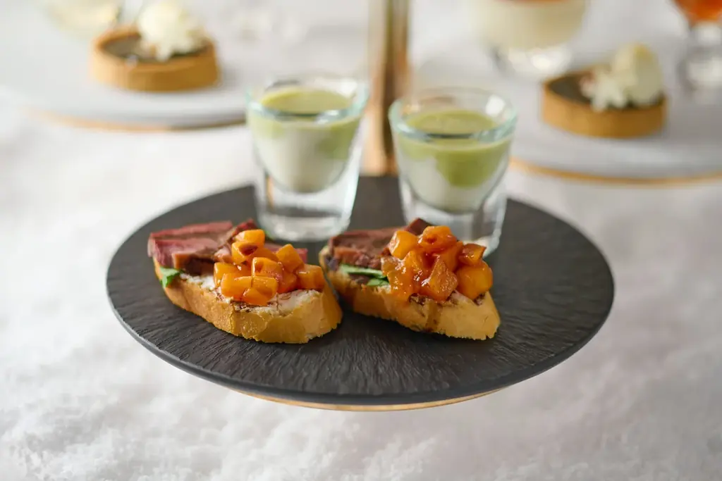 【国産いちごなど旬のフルーツが彩るクリスマススイーツ】老舗青果仲卸が手がけるレストラン「DEK」で「クリスマスアフタヌーンティー」を開催（11/22〜12/25） 画像 5