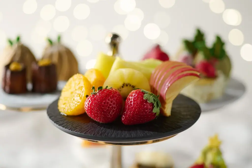 【国産いちごなど旬のフルーツが彩るクリスマススイーツ】老舗青果仲卸が手がけるレストラン「DEK」で「クリスマスアフタヌーンティー」を開催（11/22〜12/25） 画像 6