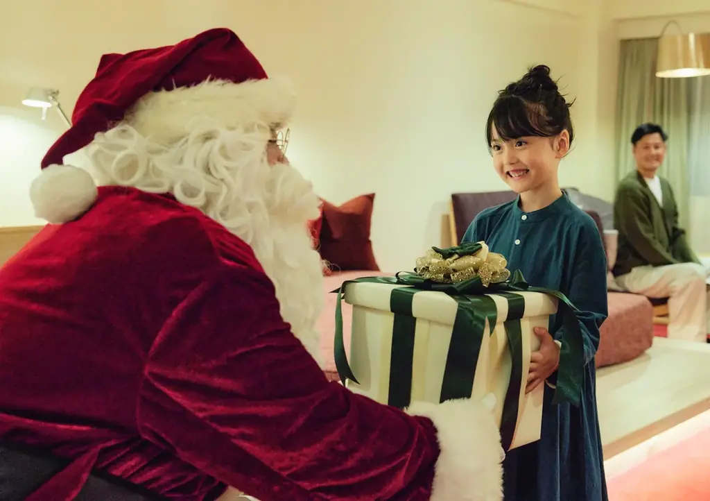 【リゾナーレ八ヶ岳】サンタが部屋にやってくる！イルミネーションが煌めく街で家族の笑顔が溢れるクリスマスステイを提供 画像 2