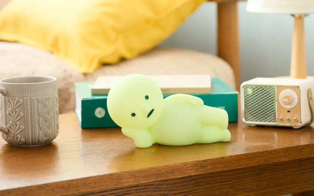 【部屋の“スミ”を照らすよ…】今年で10周年を迎えた「スミスキー」より、「ゴロネスキー」の 『SMISKI Touch Light (スミスキー タッチライト)』が新登場。11月27日(木)発売。 画像 2