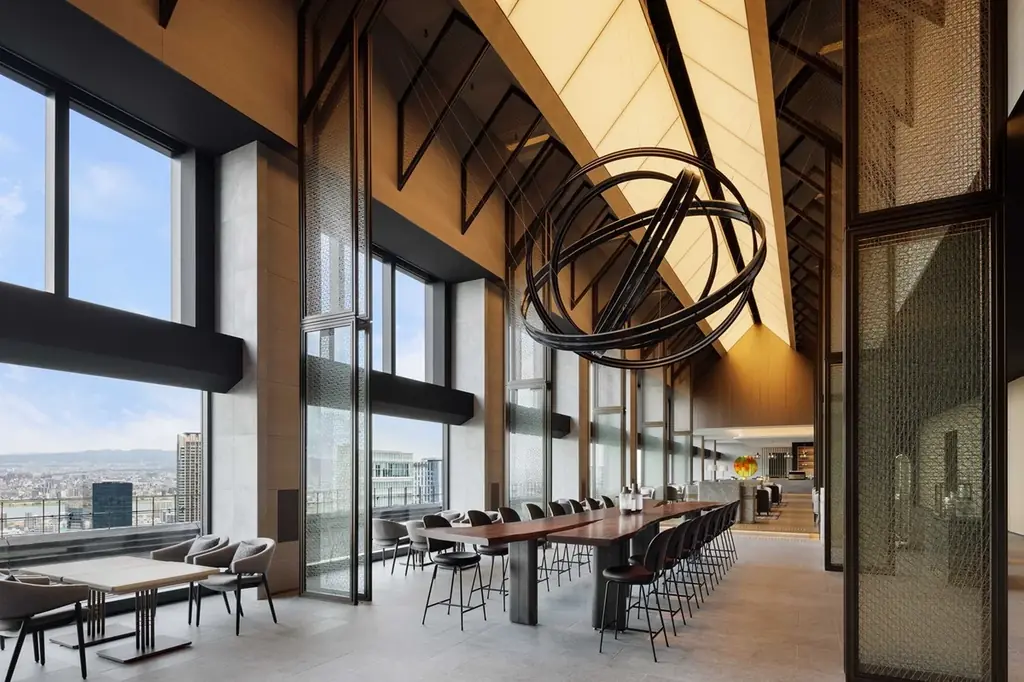 【大阪ステーションホテル、オートグラフ コレクション】10日間限定　いちごが主役のクリスマスアフタヌーンティー　いちごの贅沢パフェ、ピスタチオやホワイトチョコが彩るスイーツが登場 画像 10