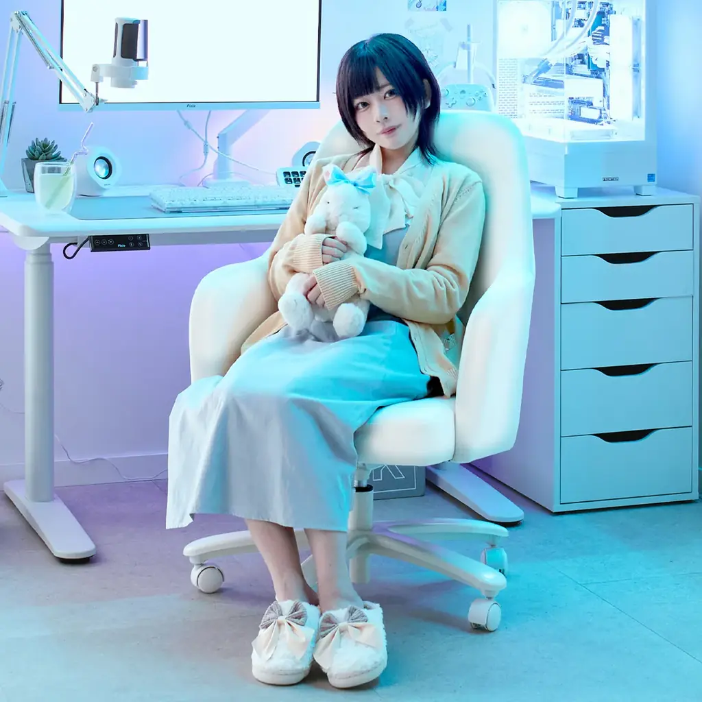 「Pixio」ふわふわもちもちのゲーミングマシュマロチェア。ベロア生地×一体型カーブで包み込むような座り心地を実現したブランド初のゲーミングチェアを新発売。 画像 16