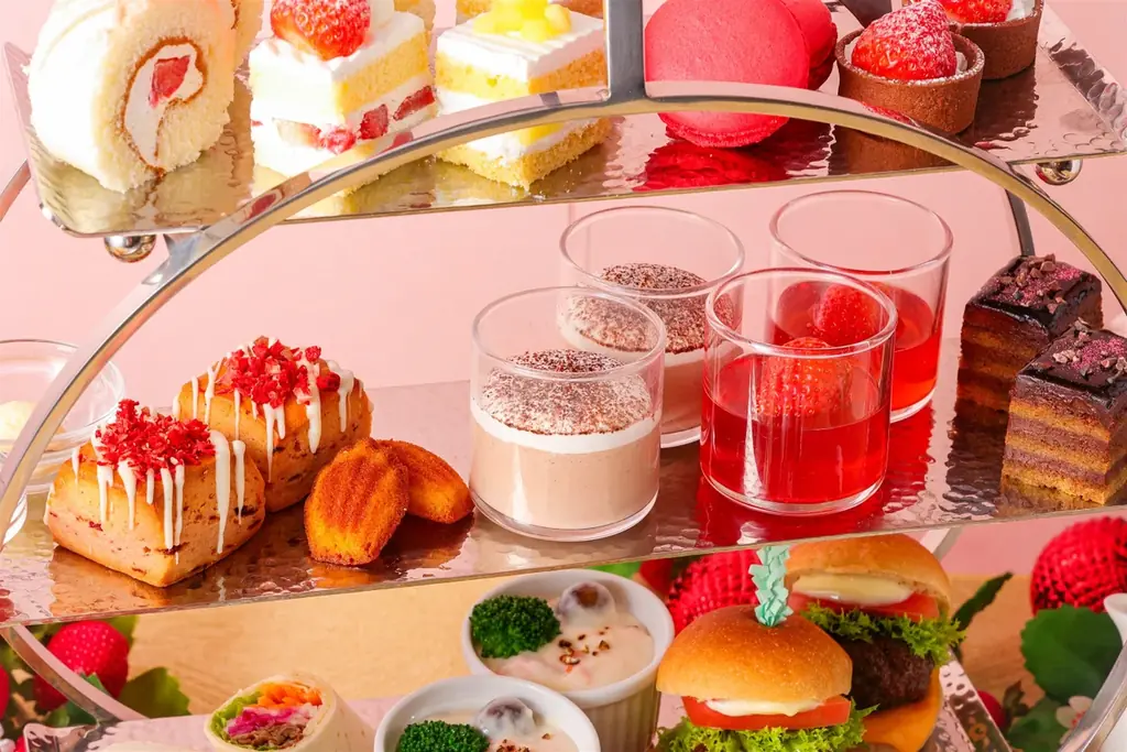 いちご×チョコレートでとろける冬到来！ホテル最上階で堪能する絶景アフタヌーンティー 画像 3