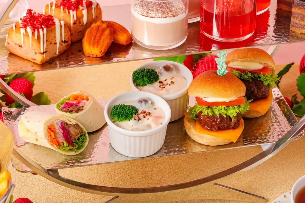 いちご×チョコレートでとろける冬到来！ホテル最上階で堪能する絶景アフタヌーンティー 画像 4