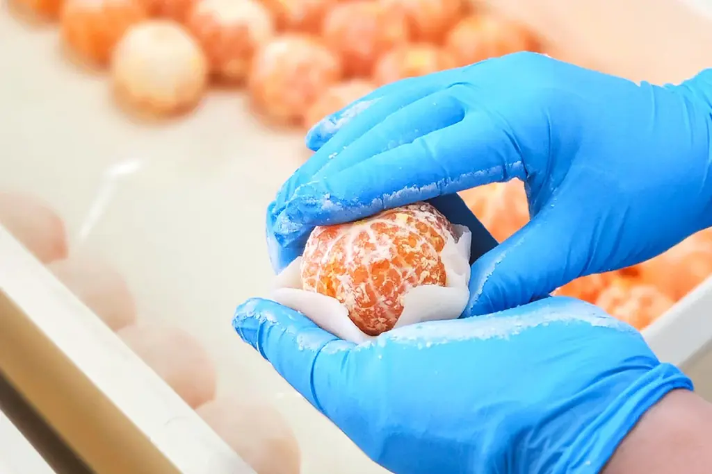 【初冬の2日間限定】果汁ふきだす“汁モンスター”！和歌山県産・有田みかんを丸ごと一個包んだ「みかん大福」今年も登場!! 画像 11