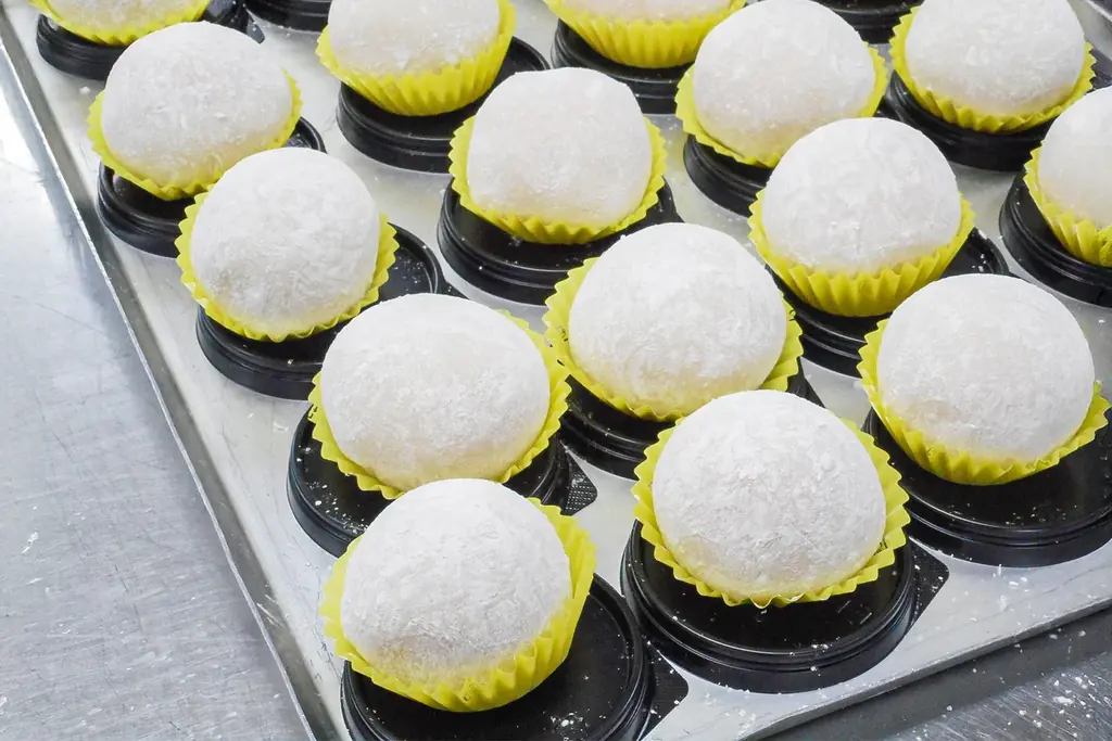 【初冬の2日間限定】果汁ふきだす“汁モンスター”！和歌山県産・有田みかんを丸ごと一個包んだ「みかん大福」今年も登場!! 画像 9