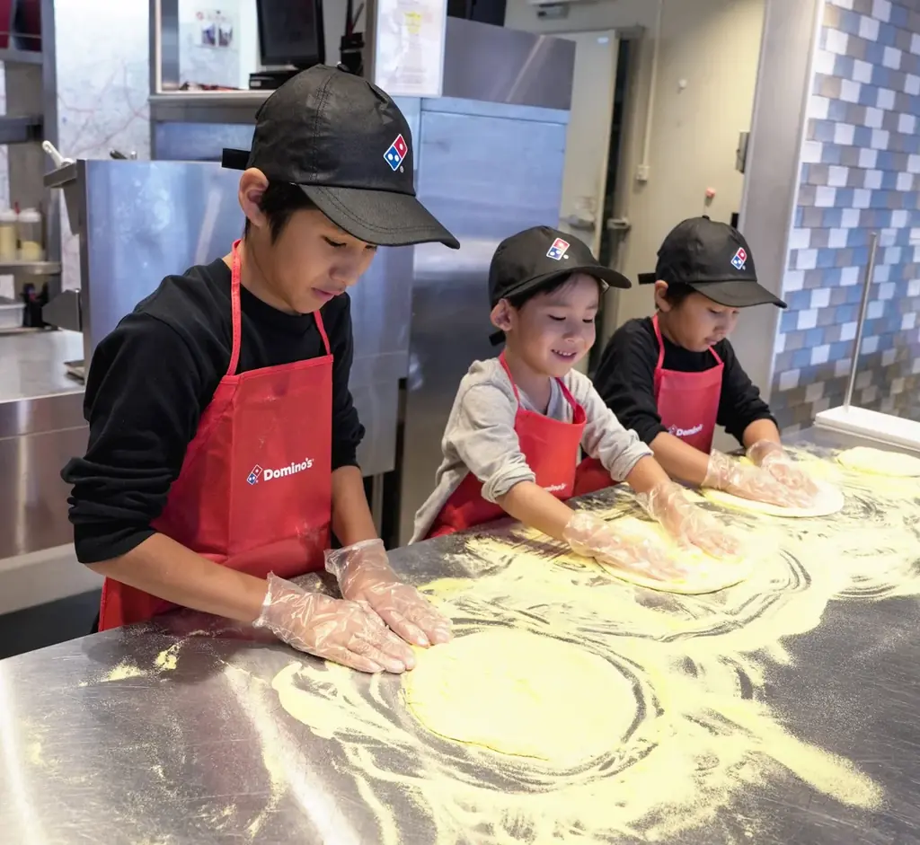 ドミノ・ピザ×ドン・キホーテ 初コラボ！ ピザ作り体験教室「クリスマスピザアカデミー ドン・キホーテ コラボ」11月21日（金）～12月5日（金）期間限定開催！ 画像 5