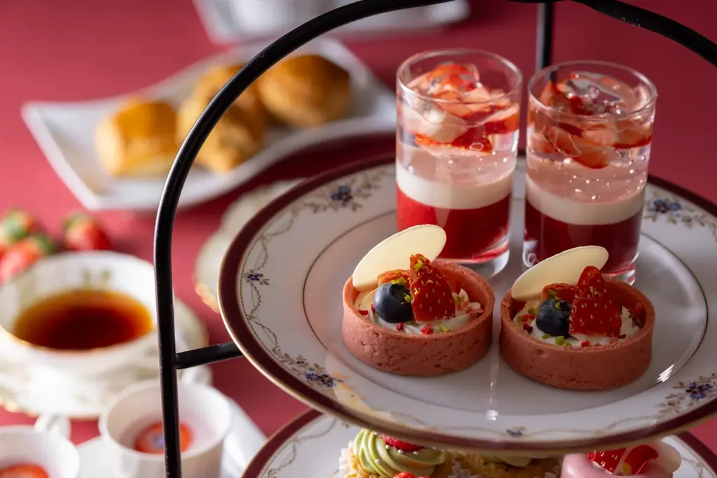 冬の贅沢体験！吉祥寺エクセルホテル東急で「苺のアフタヌーンティー」開催。吉祥寺の紅茶専門店「ティーマーケット ジークレフ」の紅茶と楽しむ、ここでしか味わえない苺スイーツとのマリアージュ。 画像 3