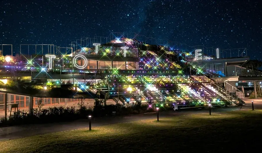 12/15（月）TOTTEIに「日本一有名な背中男」こと銀次郎さん来場決定！神戸ストークスのホーム戦でのオープニングパフォーマンスやTOTTEI PARKのクリスマスマーケットで一緒に踊りたい人を募集 画像 2