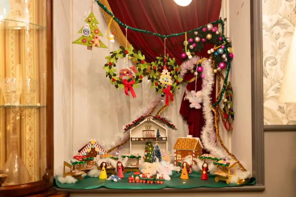 「神戸北野ホテル」25周年ノエルデコレーションテーマは“天使とリボン”7人の作家が天使からの祝福を表現温かく、幸せなクリスマスをプレゼント 画像 5