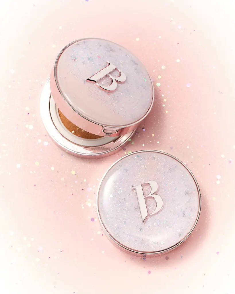 【BANILA CO/バニラコ】ホリデームード満点の限定デザイン「スノーライトエディション」が登場！大人気のホワイトクッション モイスチャーが期間限定パッケージに。 画像 1