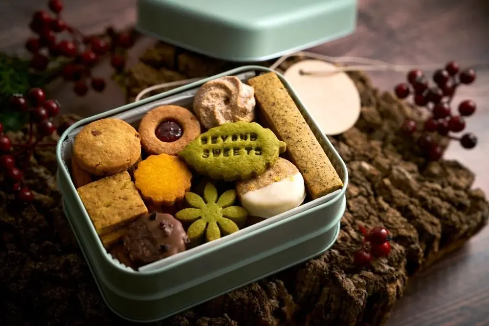 12/19発売　BEYOND SWEETSのクリスマス缶 LUMINA