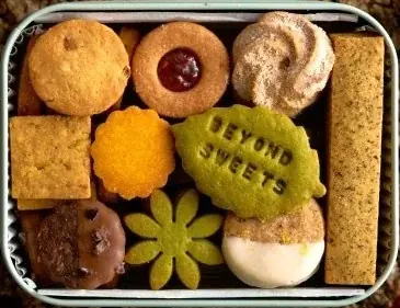 【BEYOND SWEETS】小麦・白砂糖・バター・卵不使用のプラントベース《新発売》クリスマス限定「グルテンフリークッキー缶」 画像 2