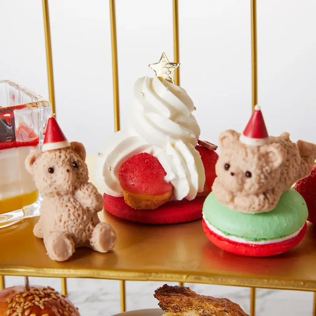 「LOUANGE TOKYO Le Musée」のクリスマス アフタヌーンティー2025“　サプライズで届ける感謝の気持ち 〜アムールギフトBOX〜” 画像 3