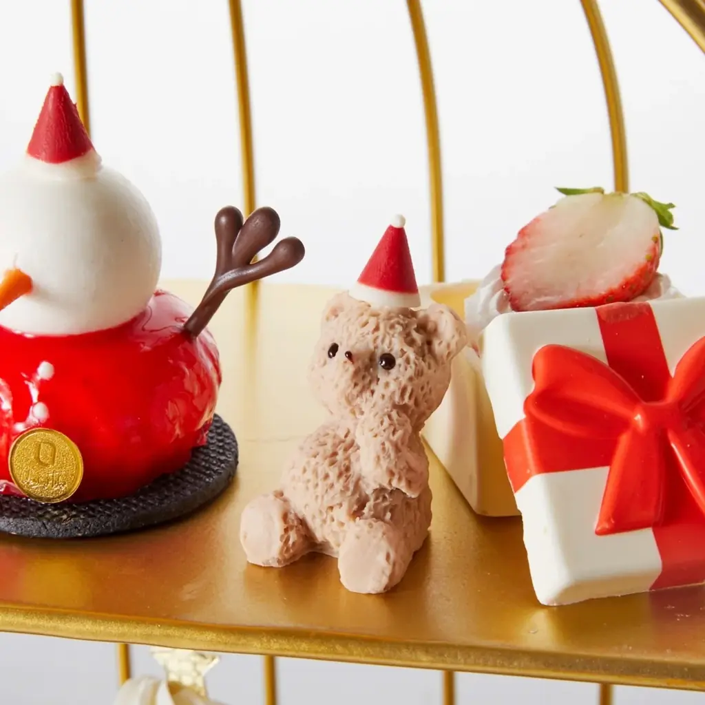 「LOUANGE TOKYO Le Musée」のクリスマス アフタヌーンティー2025“　サプライズで届ける感謝の気持ち 〜アムールギフトBOX〜” 画像 4