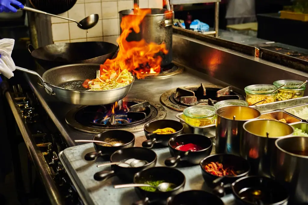 【ウェスティン ルスツリゾート】選んで、組み合わせて、あなただけの一杯を。スープや麺を組み合わせてお好きな麺が楽しめる「B Noodle BAR」12月13日（土）より新登場 画像 2