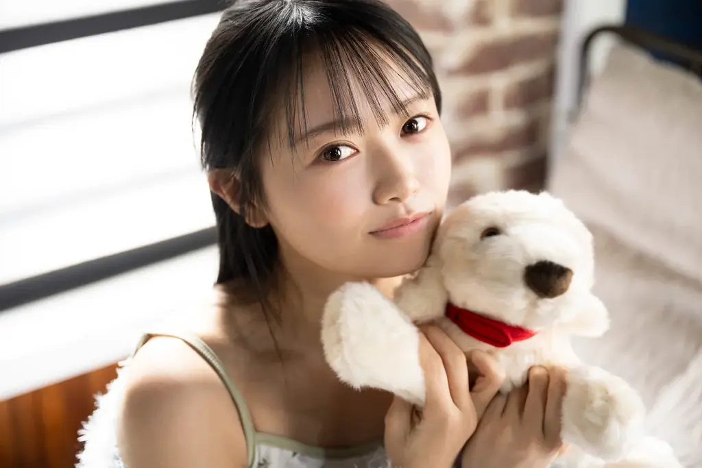 日本一ピュアなアイドルWEBマガジン「ガラスガール」。今年最後のカバーガール・AKB48花田藍衣が撮り下ろしグラビア＆インタビューで登場！ 画像 2