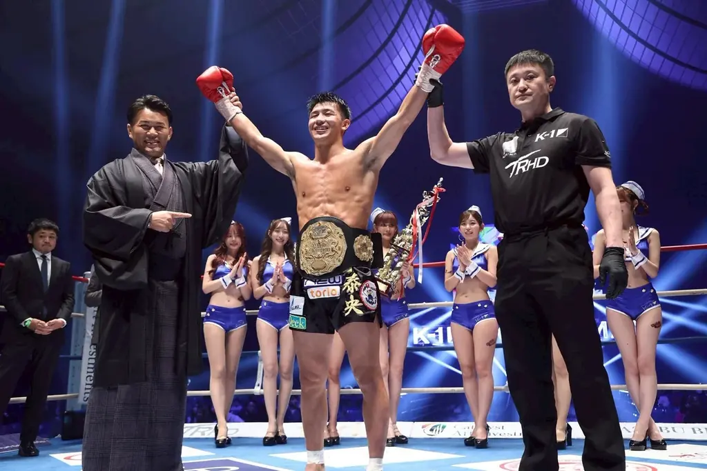 【K-1大会事後レポート】引退覚悟で「石井一成」、世界を挑発する「朝久泰央」がタイトルマッチで新王者に！ 画像 7