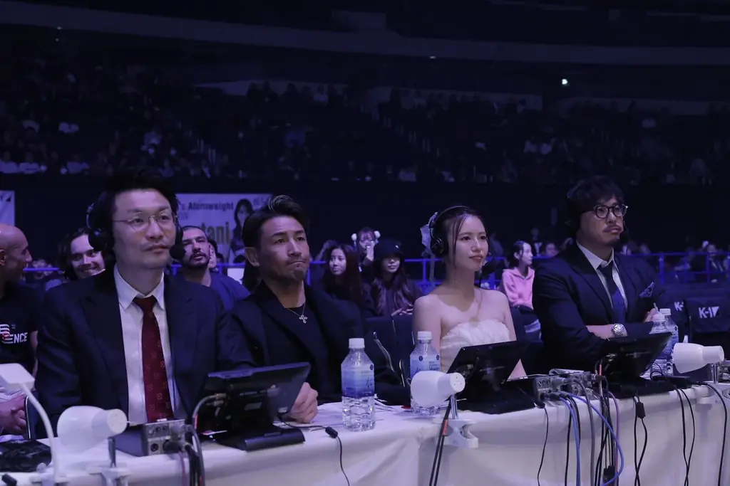 【K-1大会事後レポート】世界一が決定！ジョナス・サルシチャ(ブラジル)が1RKOで-70kg世界最強決定Tを制覇！”奇跡の9頭身”斎藤恭代さんがスペシャルラウンドガールとして初登場 画像 16