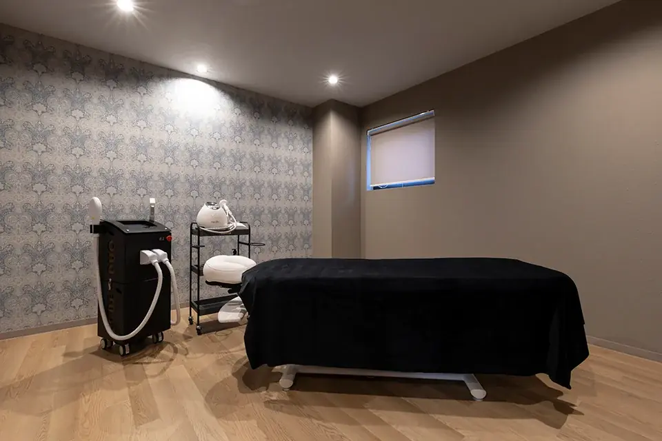 【11/16 京都市・四条烏丸にOPEN】「色気に戦略を。」大人の男性のなりたい姿を叶えるメンズ専門美容サロン KAZUKI HAGIWARA MEN’S STRATEGIC BEAUTY SALON 画像 4