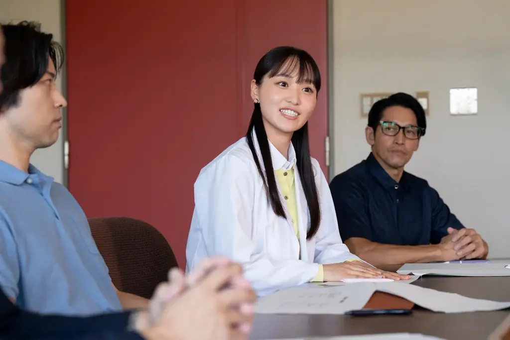 俳優 菅井友香さんが高校の調理部顧問役で北海道農業の魅力に触れる！ホクレンのWEBドラマ『ハイスクールキッチン～リラが出会ったサステナブル北海道農業×存続ギリギリの調理部～』 11月17日公開 画像 2