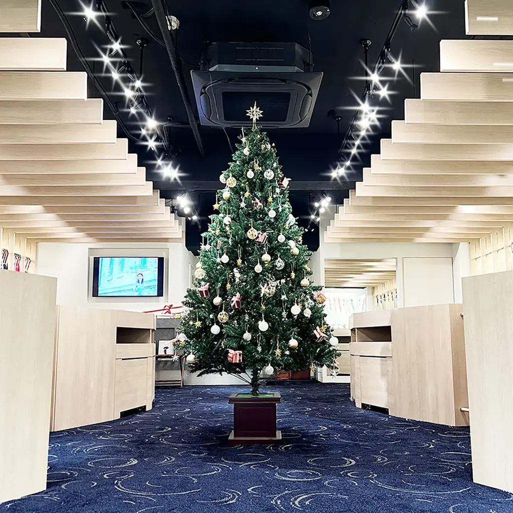 老舗洋傘メーカー・トンボ洋傘前原光榮商店の直営店「浅草三筋町店」にて、12月1日（月）～12月25日（木）に期間中クリスマス限定イベントを開催。抽選でその場で豪華賞品をプレゼント。 画像 2