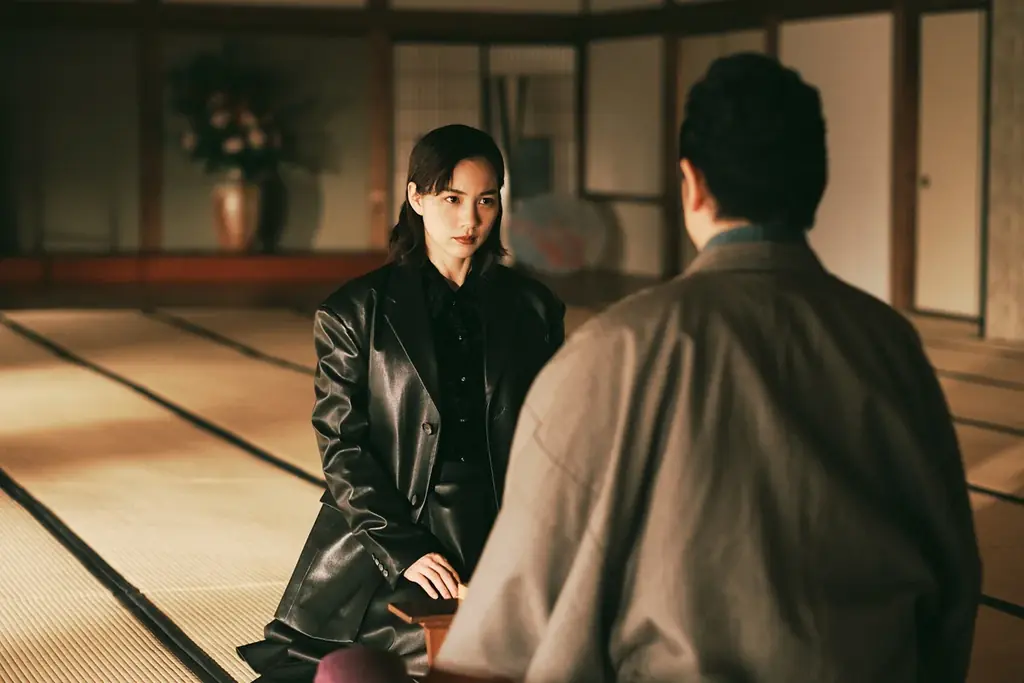 のん“飛鳥”と中村獅童“彰一”、盤上で再会！人生を懸けた復讐は“親子対決”で決着へ…ABEMAオリジナルドラマ『MISS KING / ミス・キング』最終回は今夜8時より無料配信開始！ 画像 7