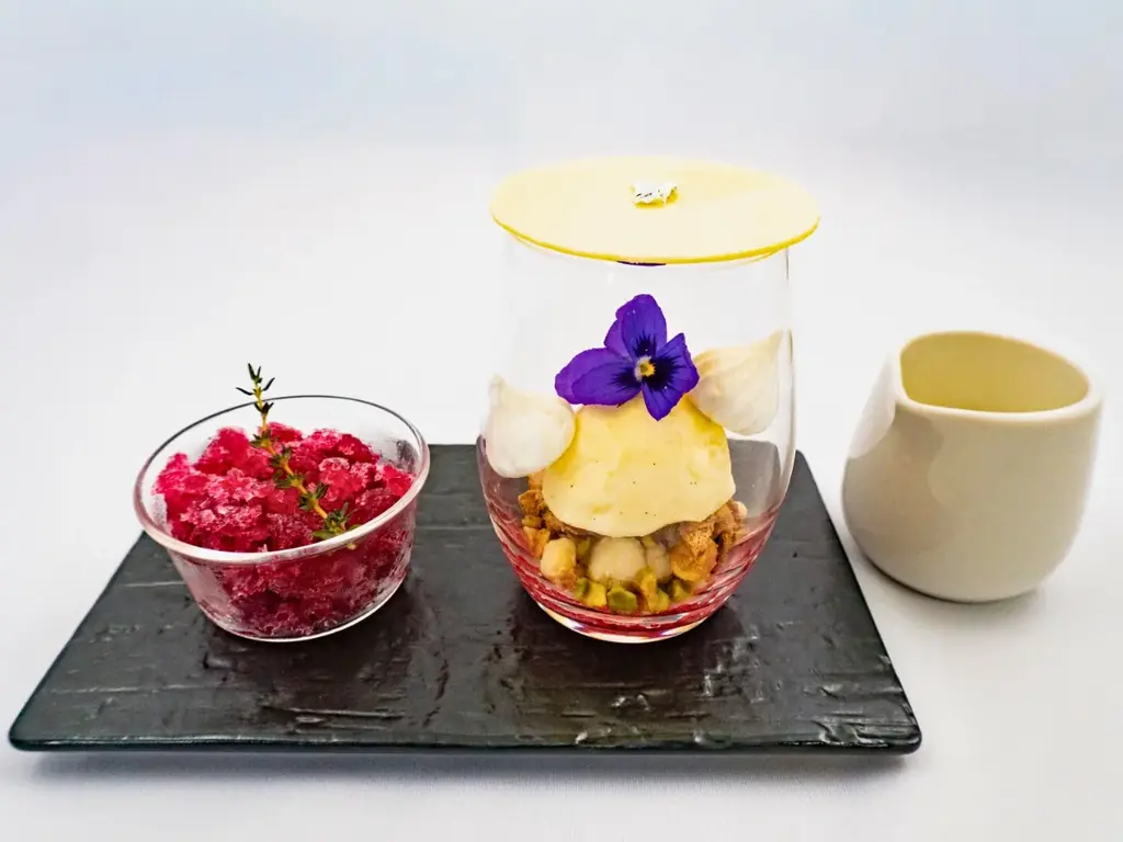 全国ネットのテレビ番組で放送後、話題沸騰。小学校をリノベーションしたグルメ複合施設「神戸北野ノスタ」内のカフェで味わう「スイーツコース」が秋冬限定で新登場 画像 3