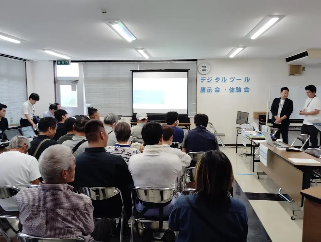 令和7年度「デジタルツール展示会・体験会事業」を千葉県内8商工会で開催される。８日で延べ150名を超える中小・小規模事業者等がDXを体験 画像 4