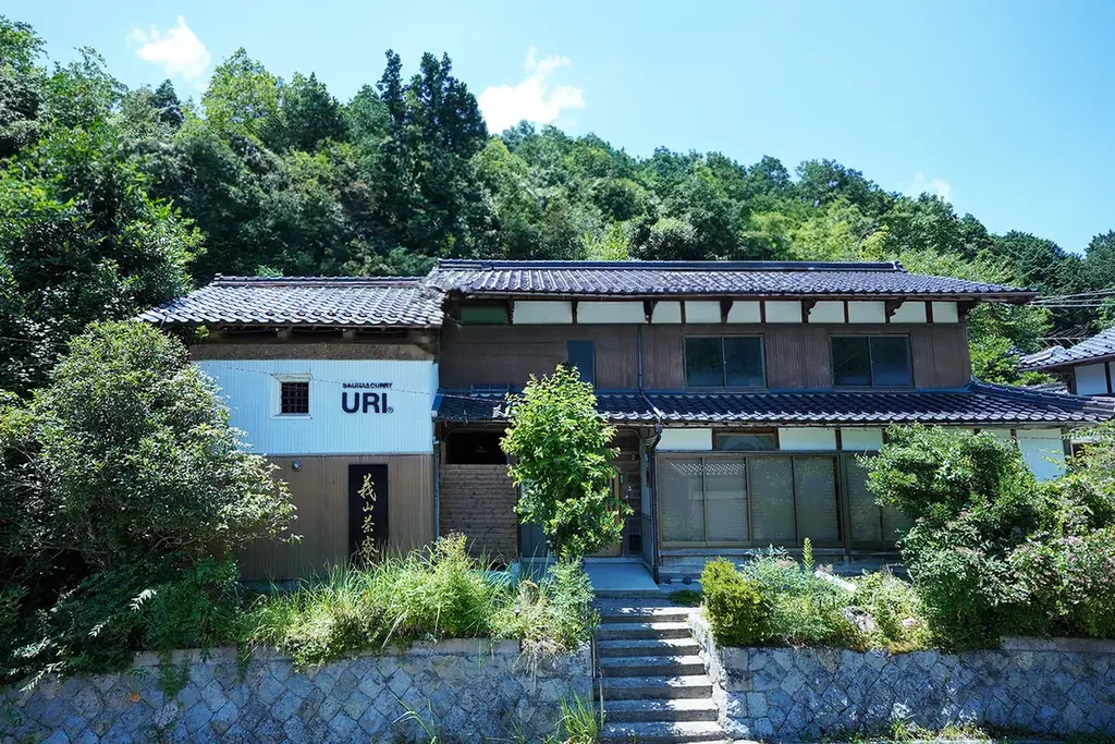 京丹後“サウナ旅”の終着地！京丹後・久美浜に、三棟すべて専用サウナ付きの古民家ホテル「SAUNA&CURRY URI 京丹後」が誕生。サウナとスパイスカレーで、ととのい尽くすサウナ旅を。 画像 1