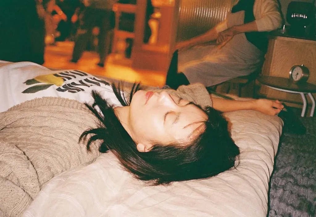 Netflixシリーズ『匿名の恋人たち』の撮影中のオフショットをまとめたハン・ヒョジュさんのフォトブックが12月15日（月）に発売決定！ 画像 4