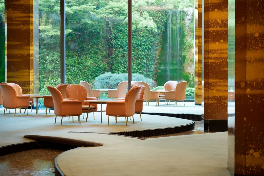 【リーガロイヤルホテル大阪】期間限定！心ときめくいちごをぎゅっと詰め込んだ「ロイヤル ストロベリーパフェ」 画像 2