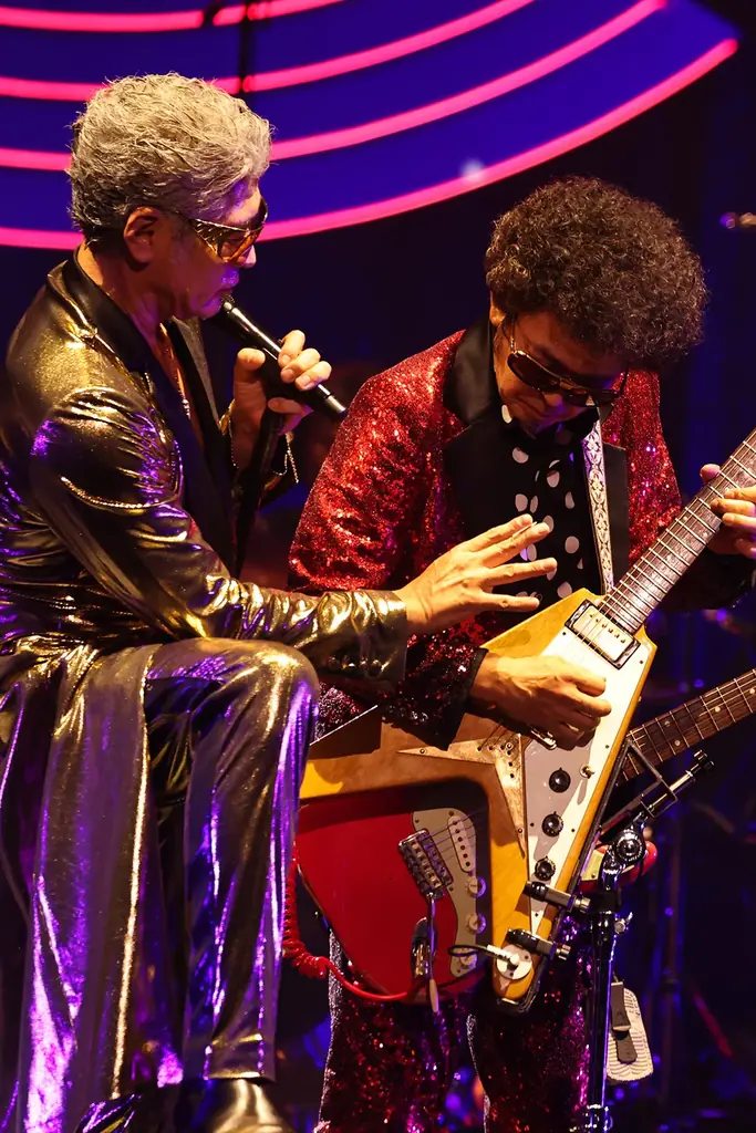 ＜ライブレポート＞奥田民生と吉川晃司が結成した奇跡のユニットOoochie Koochie。待望の全国ツアーの中から日本武道館公演の模様を、11月22日(土)にWOWOW独占放送・配信！ 画像 5