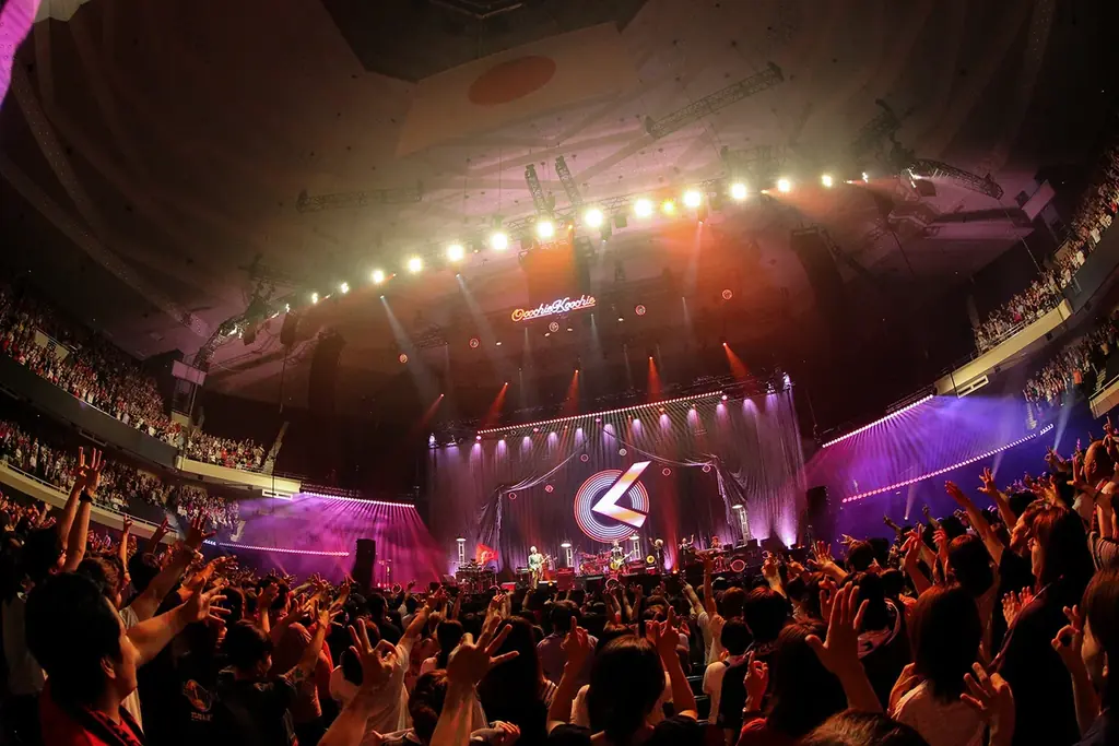 ＜ライブレポート＞奥田民生と吉川晃司が結成した奇跡のユニットOoochie Koochie。待望の全国ツアーの中から日本武道館公演の模様を、11月22日(土)にWOWOW独占放送・配信！ 画像 6